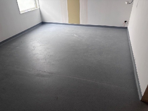 Pose d’un sol PVC dissipateur en milieu hospitalier